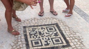 Brezilya sokaklarinda KareKod ile turistlere bilgi